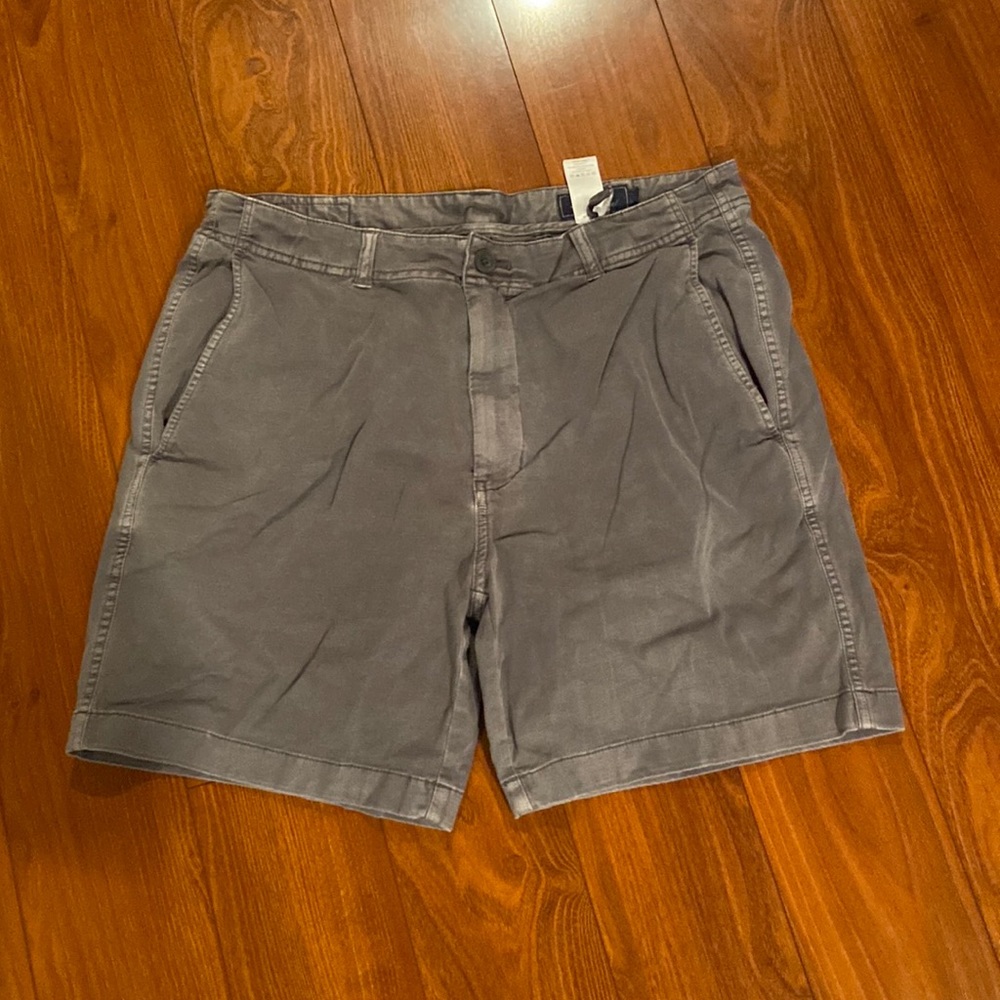 Grey vineyard vine dress shorts